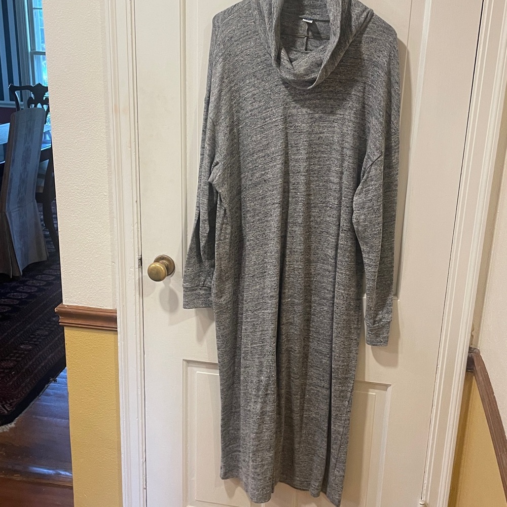 ❤️ 5 for $15. Old Navy Heather Gray Cowl Neck Dress